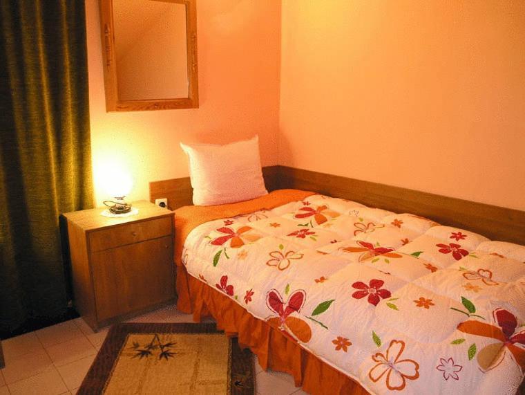 Hotel Vesta Kazanlak Kültér fotó